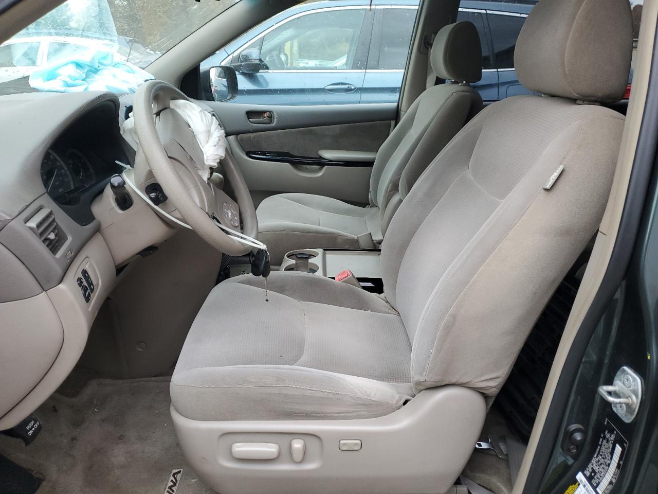 2005 Toyota Sienna Ce - Image 7