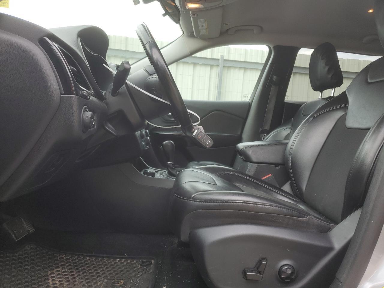 2019 Jeep Cherokee Latitude Plus - Image 7