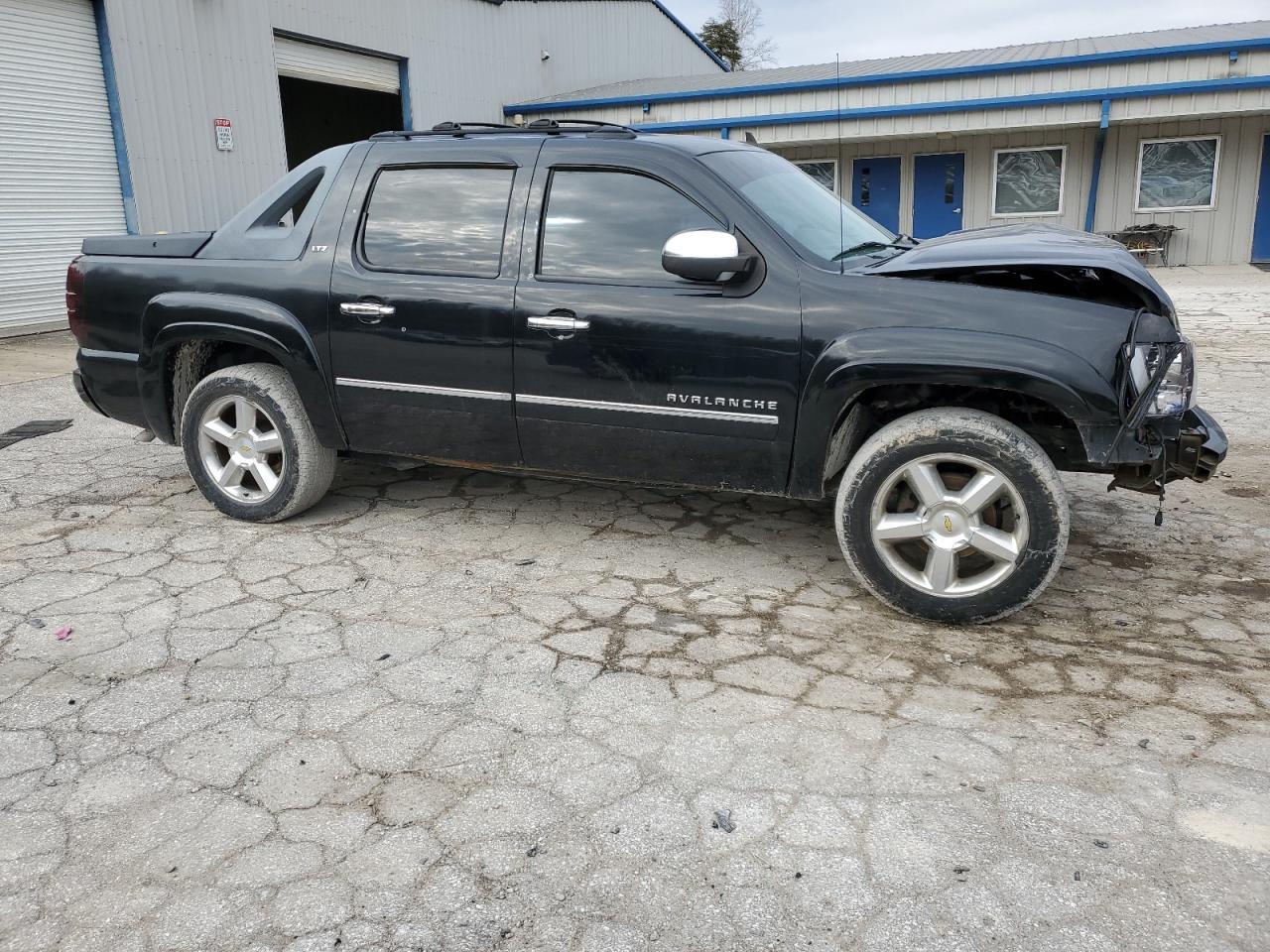 2011 Chevrolet Avalanche Ltz - Image 4