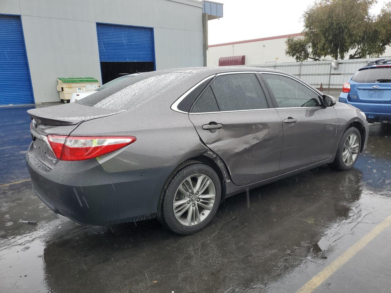 2015 Toyota Camry Le - Фото 3
