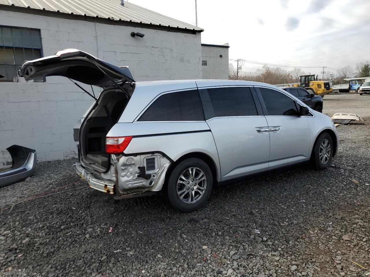 2013 Honda Odyssey Exl - Image 3
