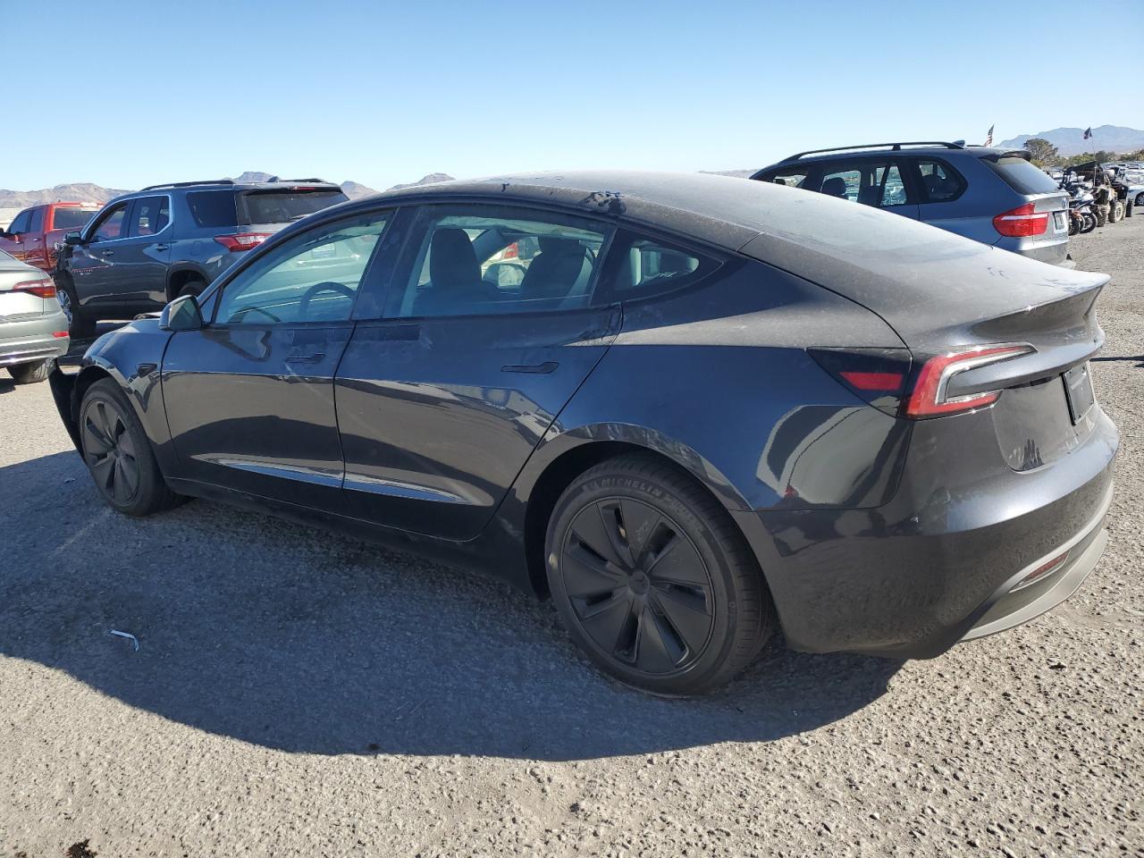 2024 Tesla Model 3 - Фото 2