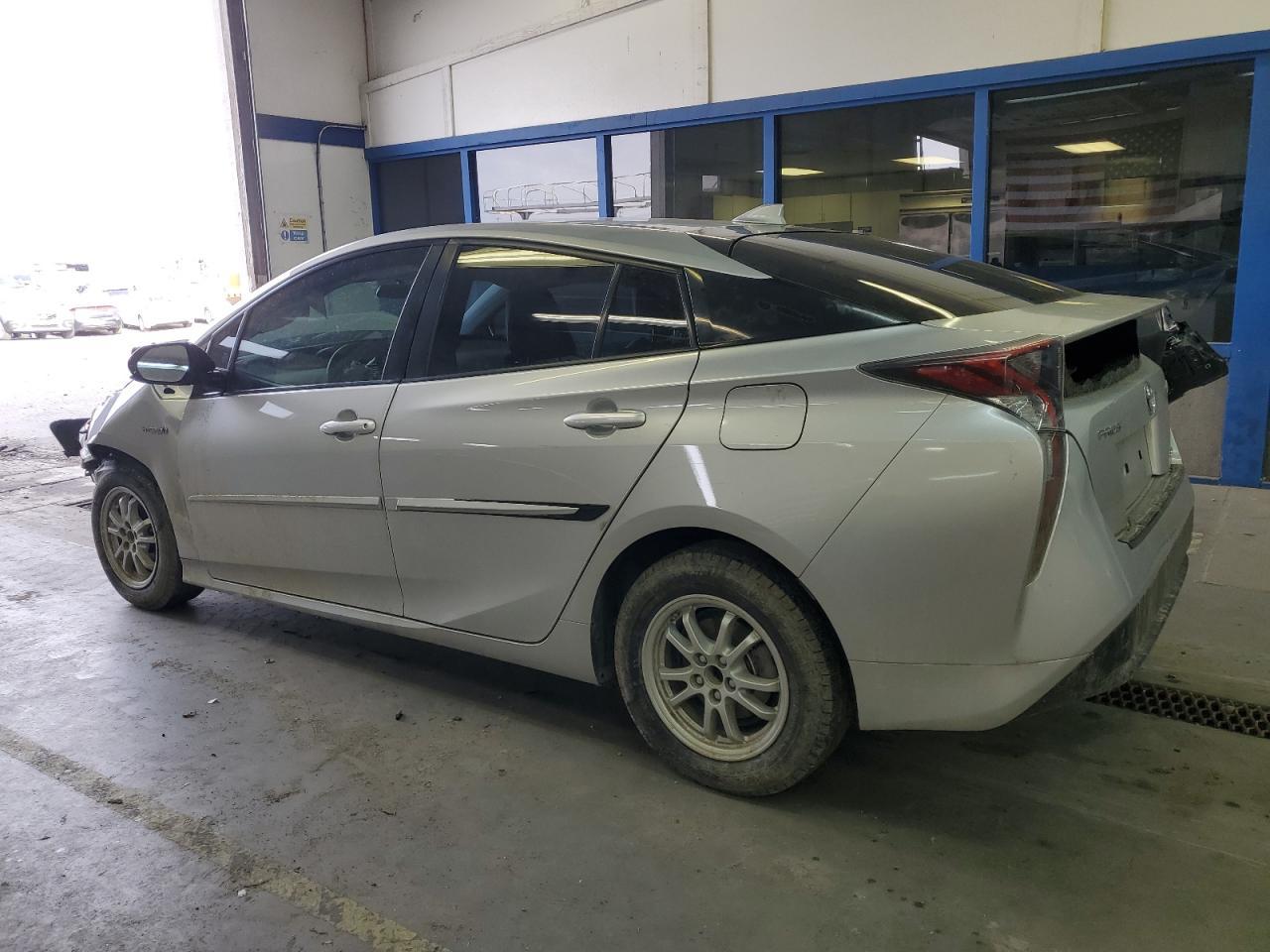 2016 Toyota Prius - Фото 2