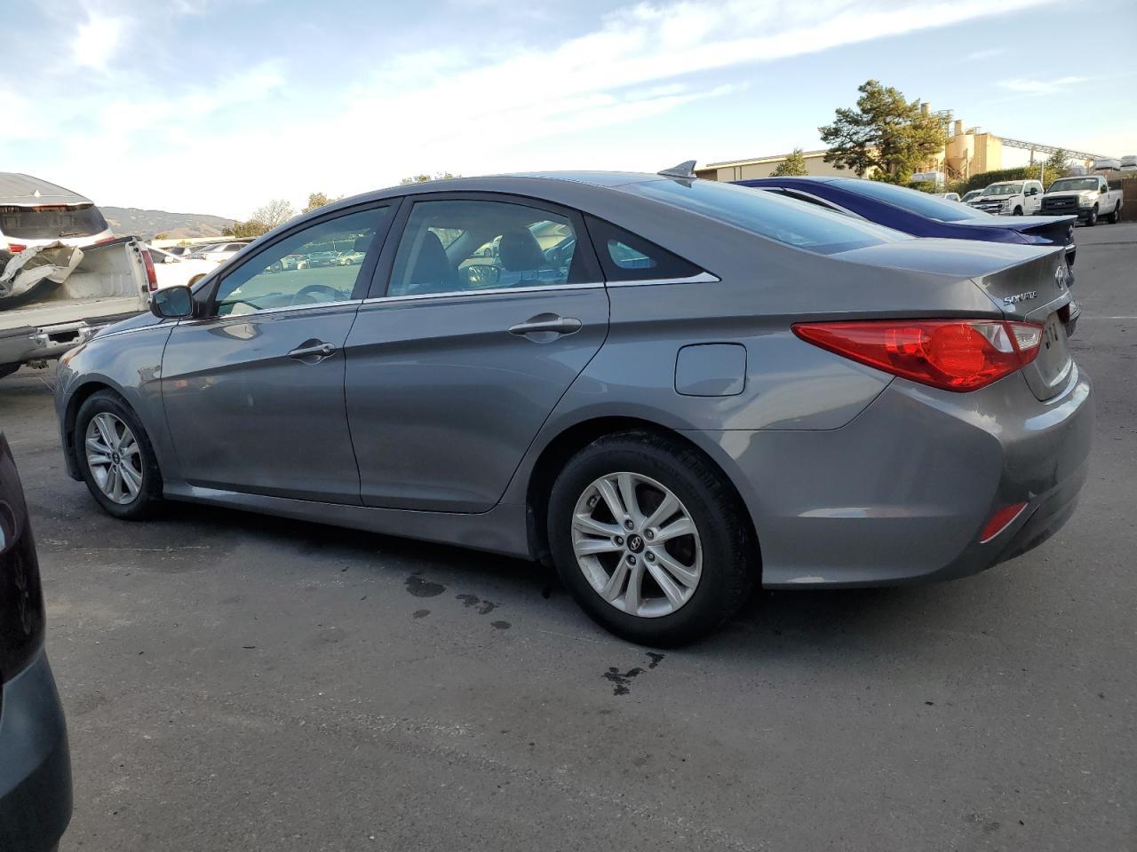 2014 Hyundai Sonata Gls - Image 2