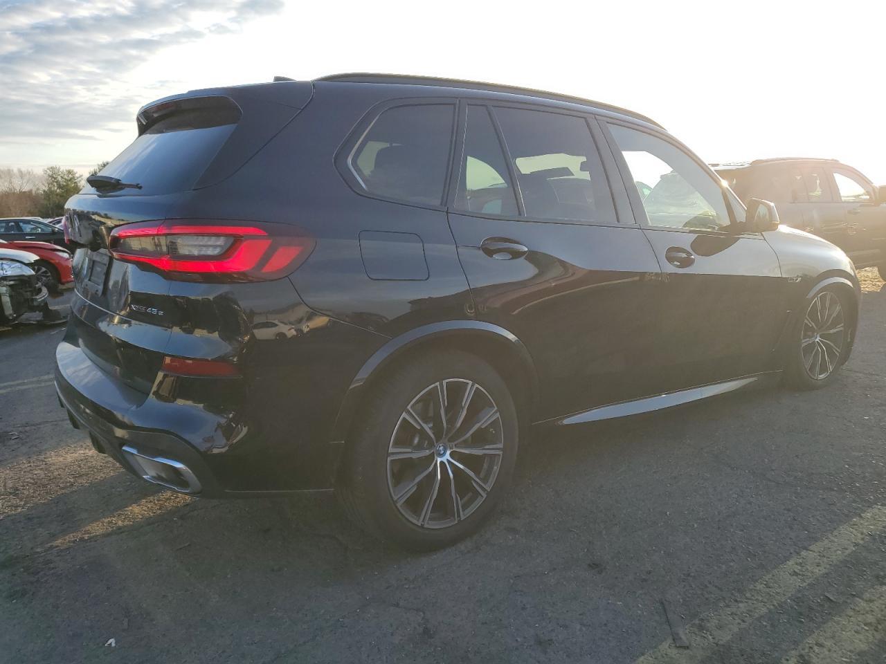 2023 BMW X5 xDrive45E - Image 3