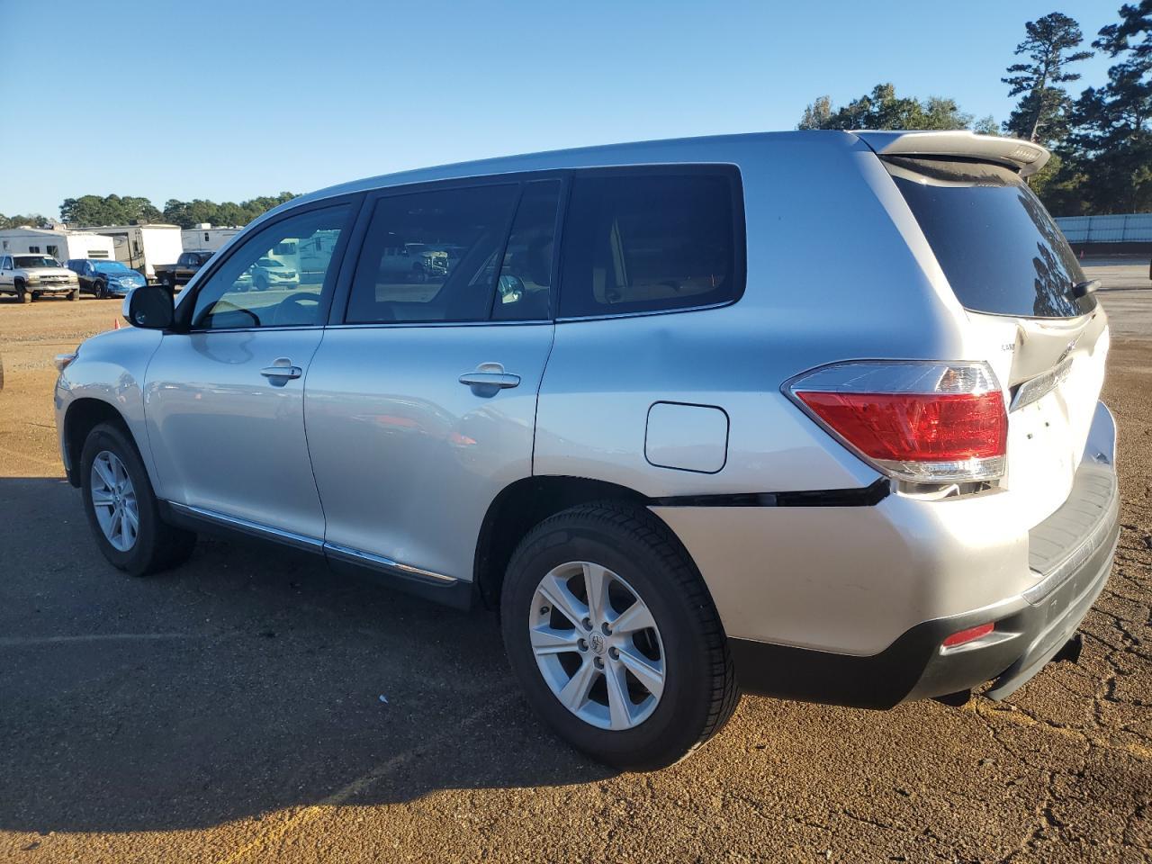 2013 Toyota Highlander Base - Фото 2