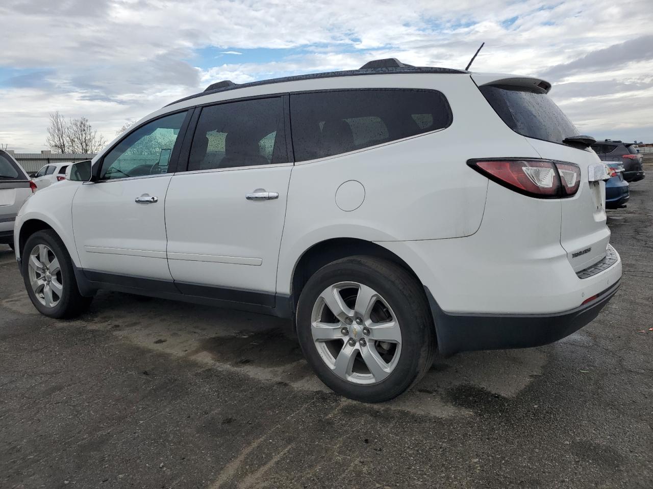 2017 Chevrolet Traverse Lt - Image 2