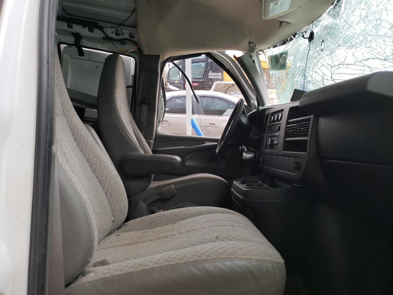 2011 GMC Savana G1500 - Image 7