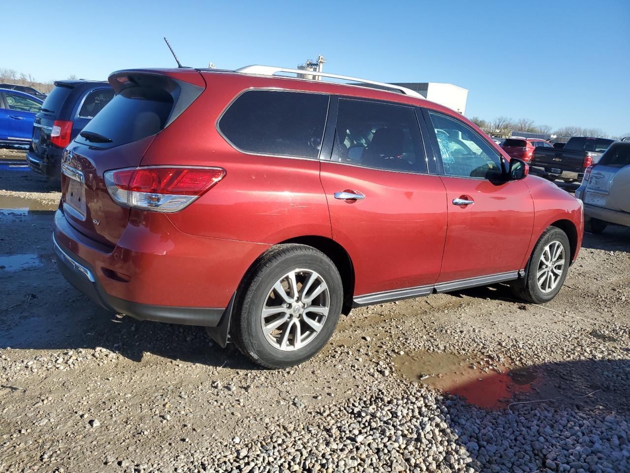 2016 Nissan Pathfinder S - Image 3