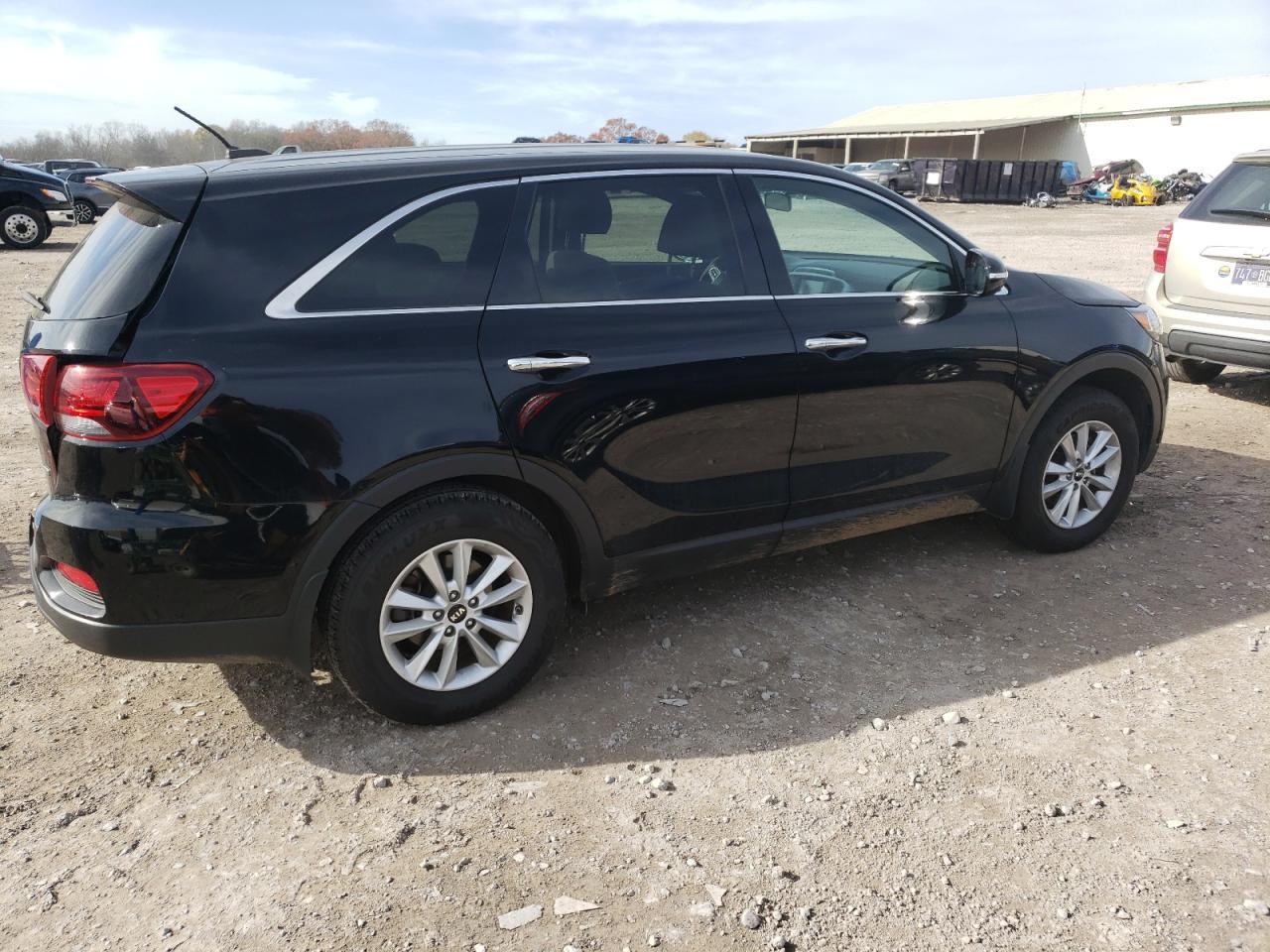 2019 Kia Sorento L - Image 3