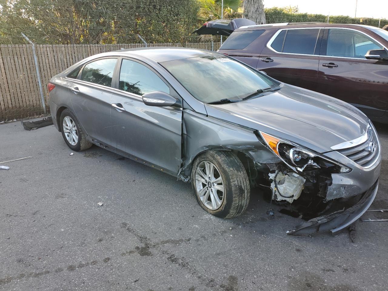 2014 Hyundai Sonata Gls - Image 4
