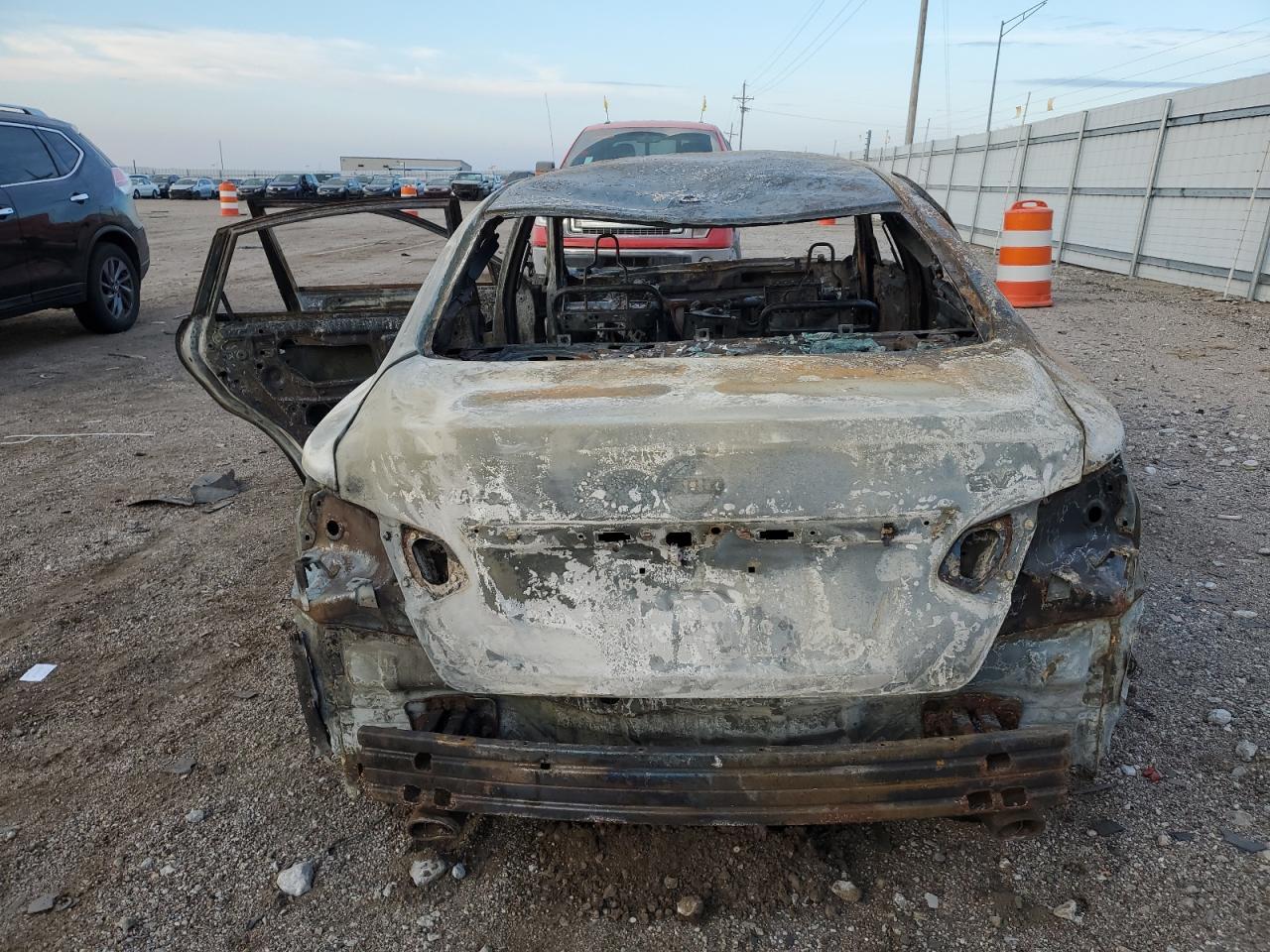 2017 Niss Altima - Image 6