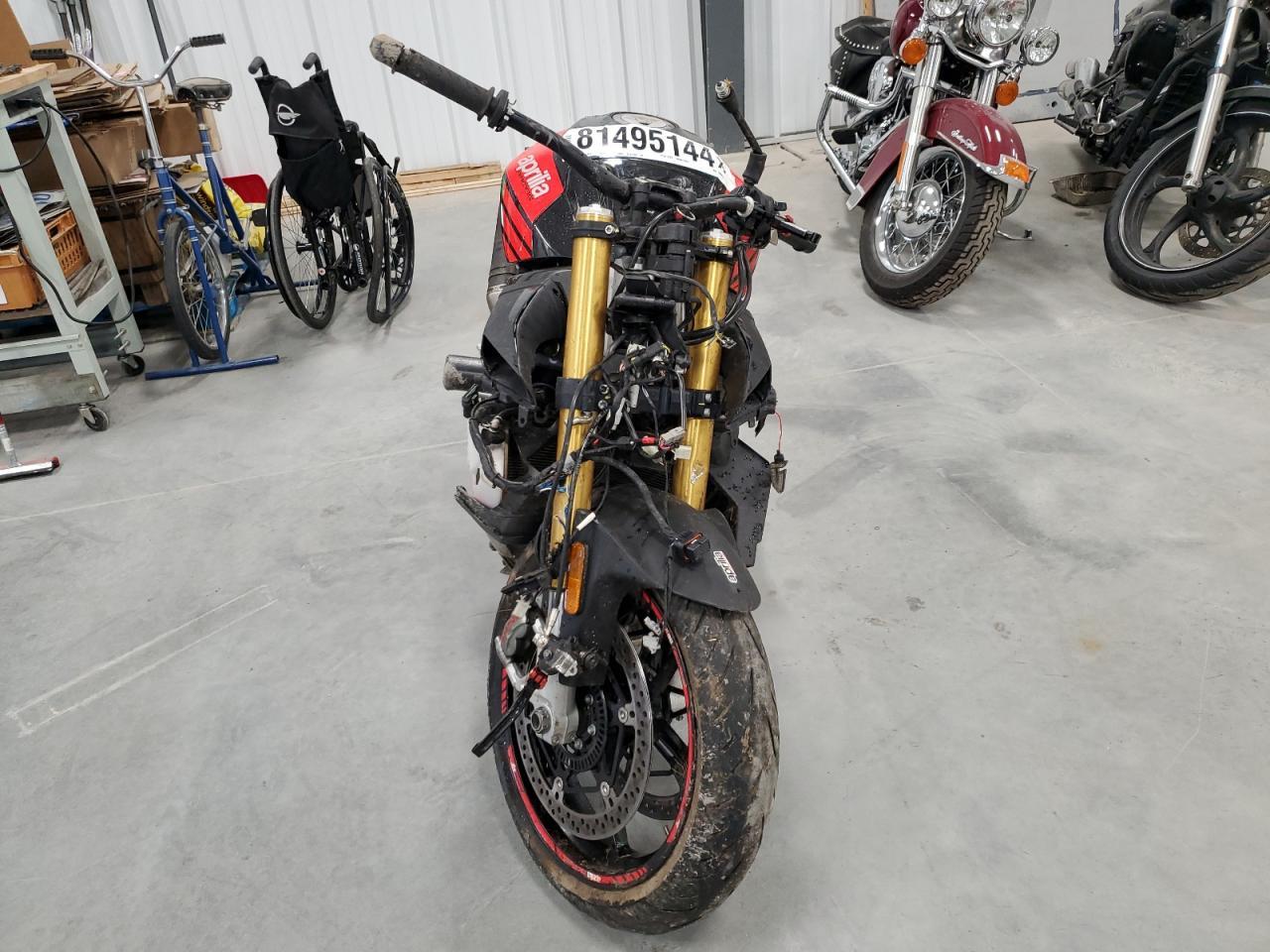 2018 Aprilia Tuono V4 - Фото 2