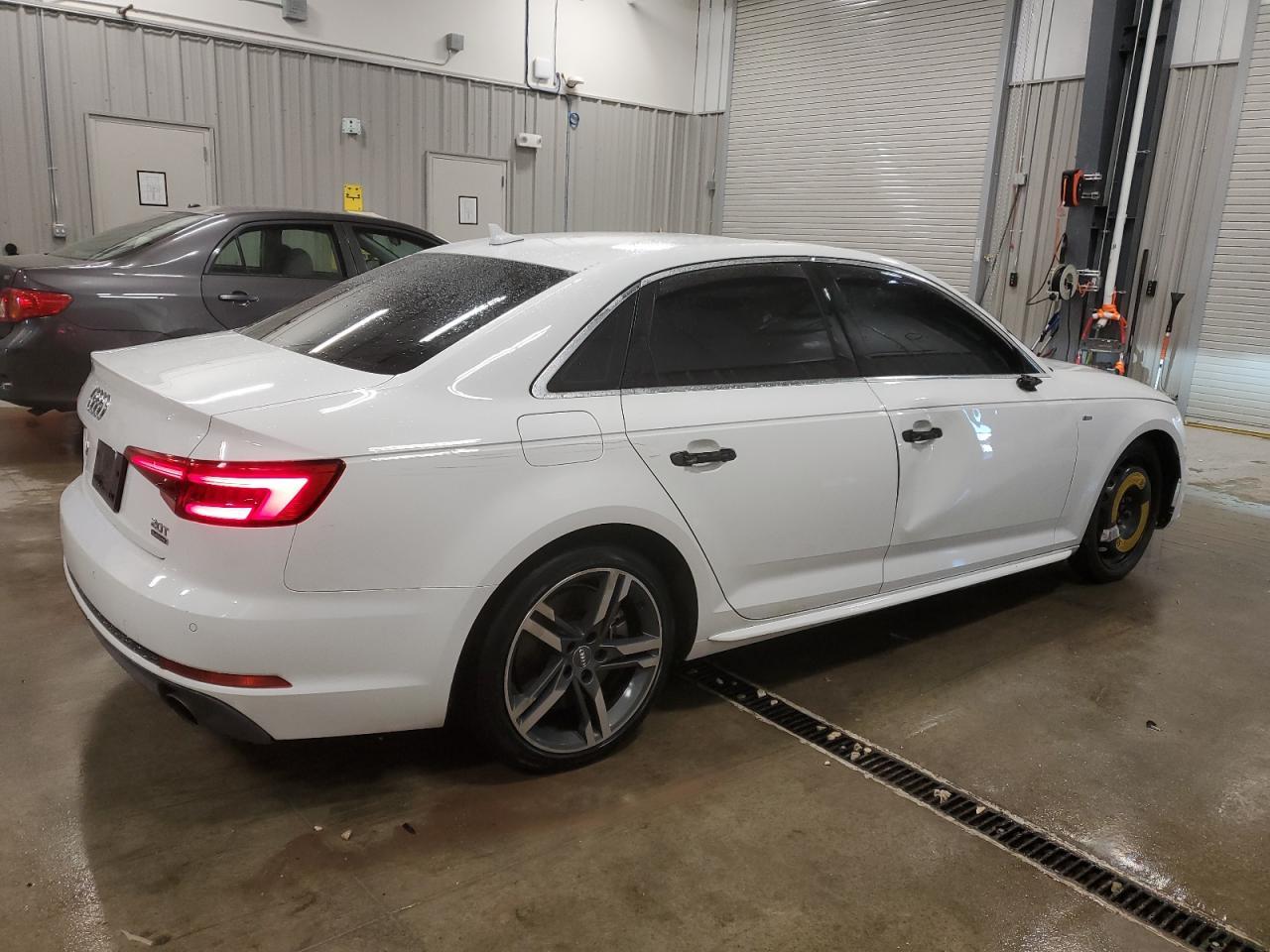 2017 Audi A4 Premium Plus - Фото 3