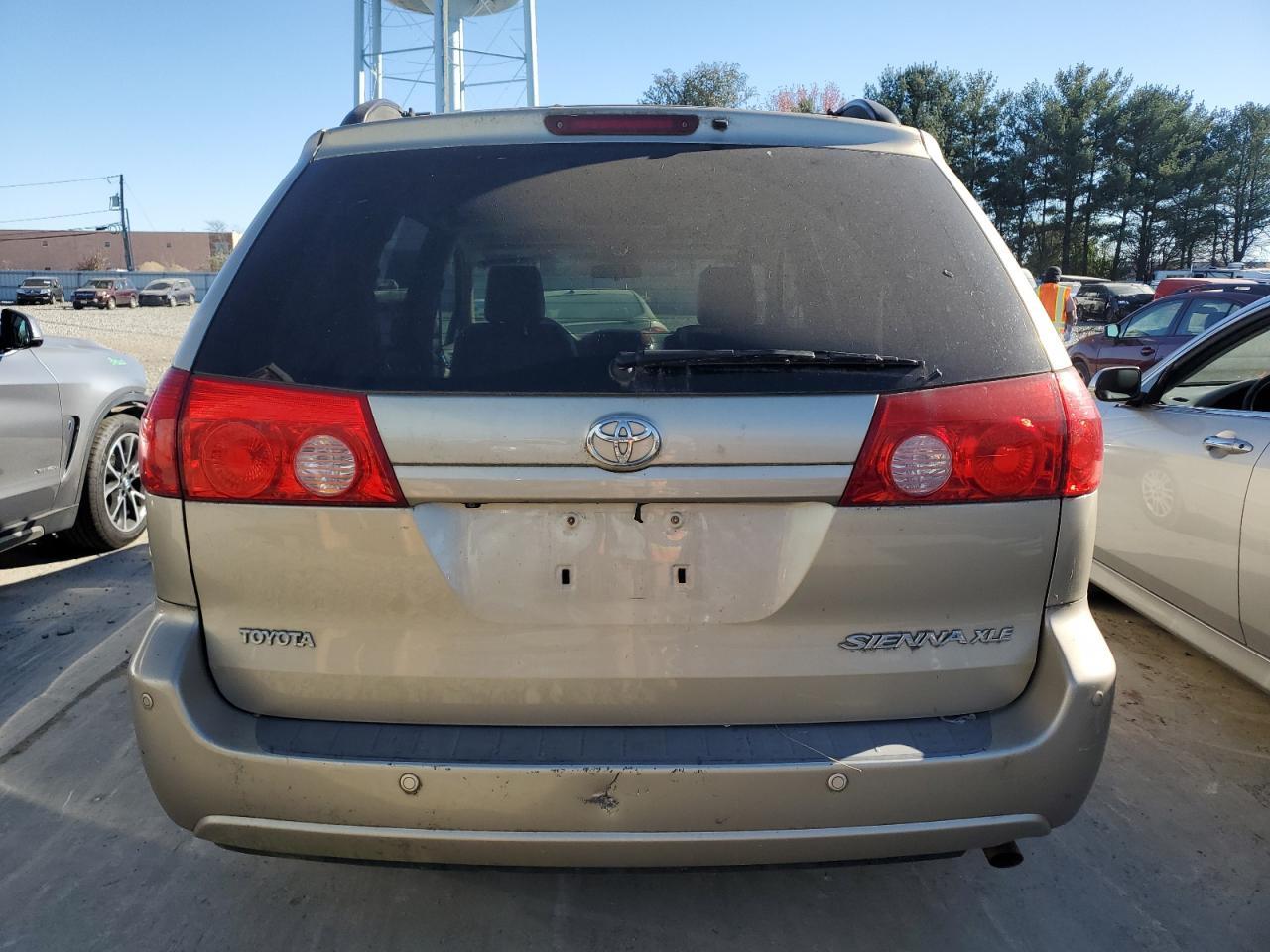 2010 Toyota Sienna Xle - Фото 6