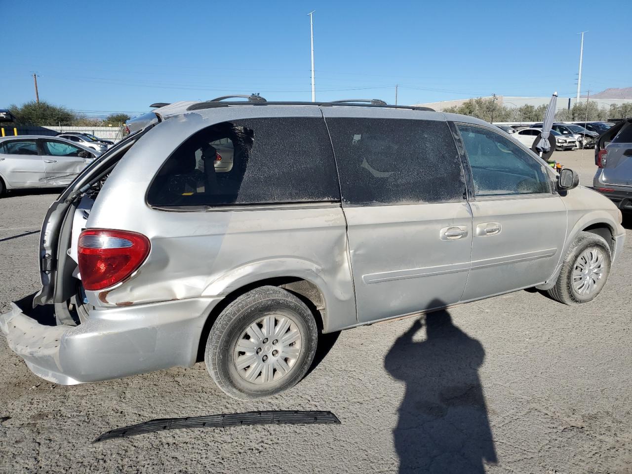 2007 Chrysler Town & Country Lx - Image 3