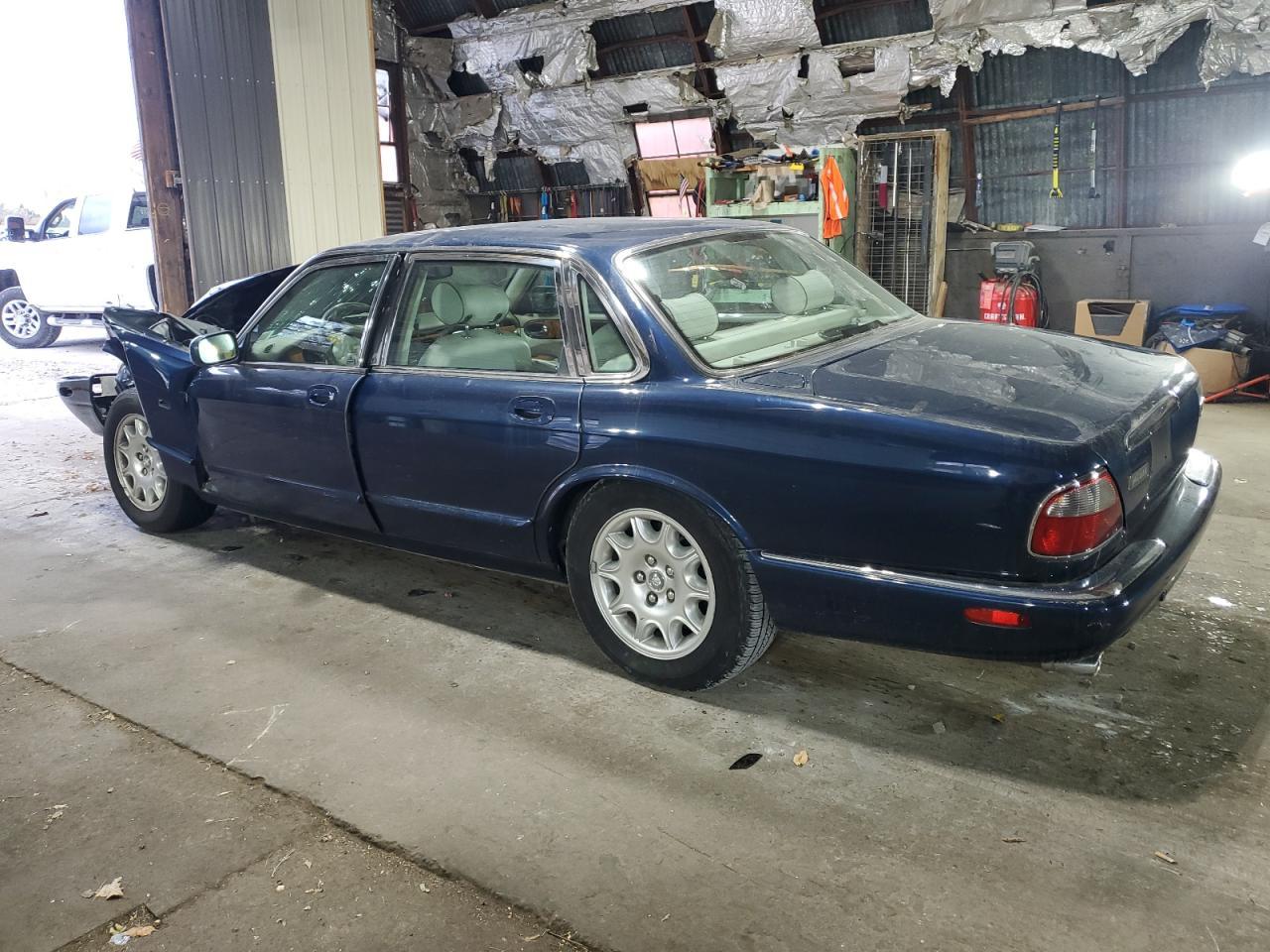 2002 Jaguar Xj8 - Image 2