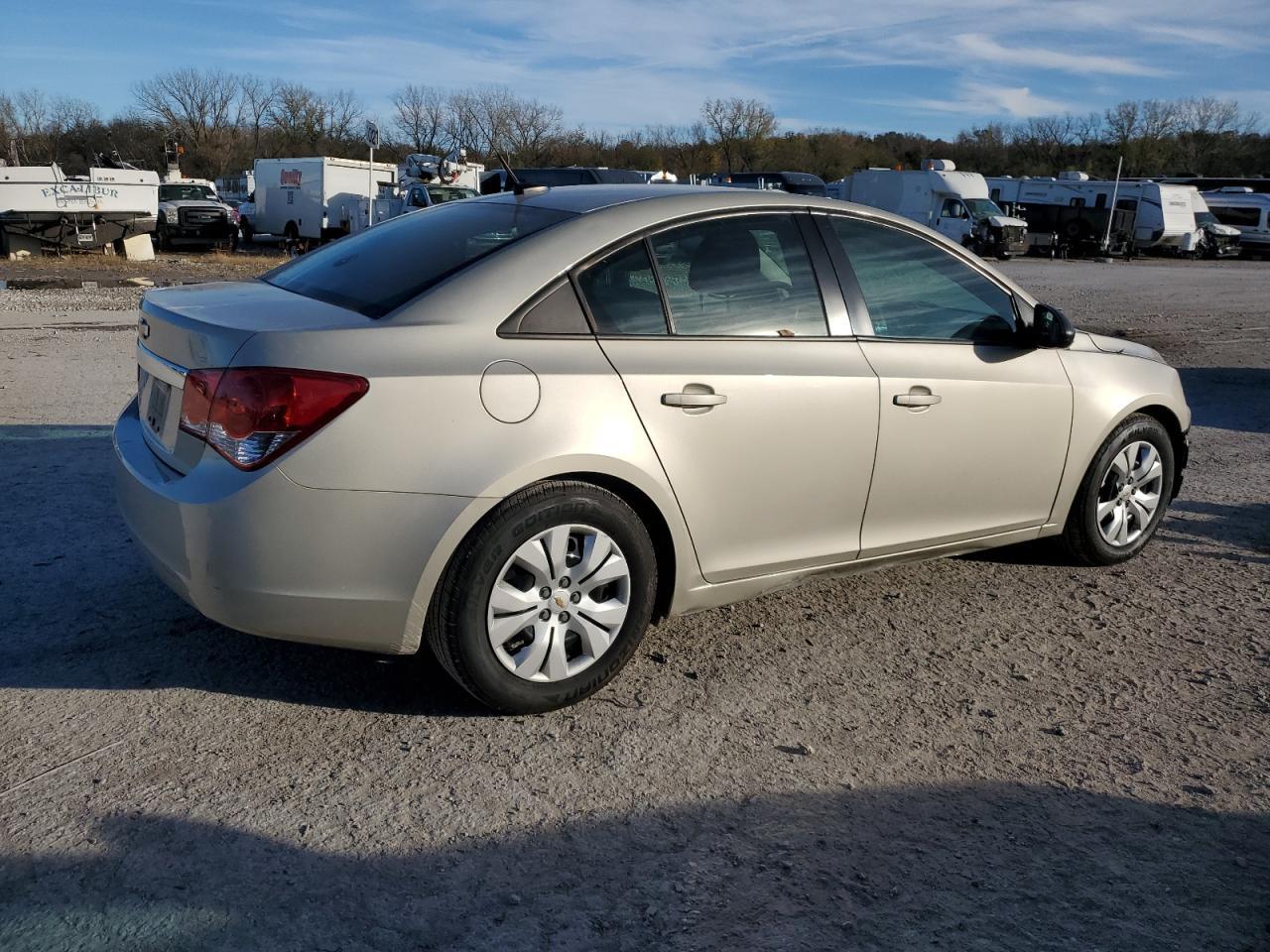 2013 Chevrolet Cruze Ls - Image 3
