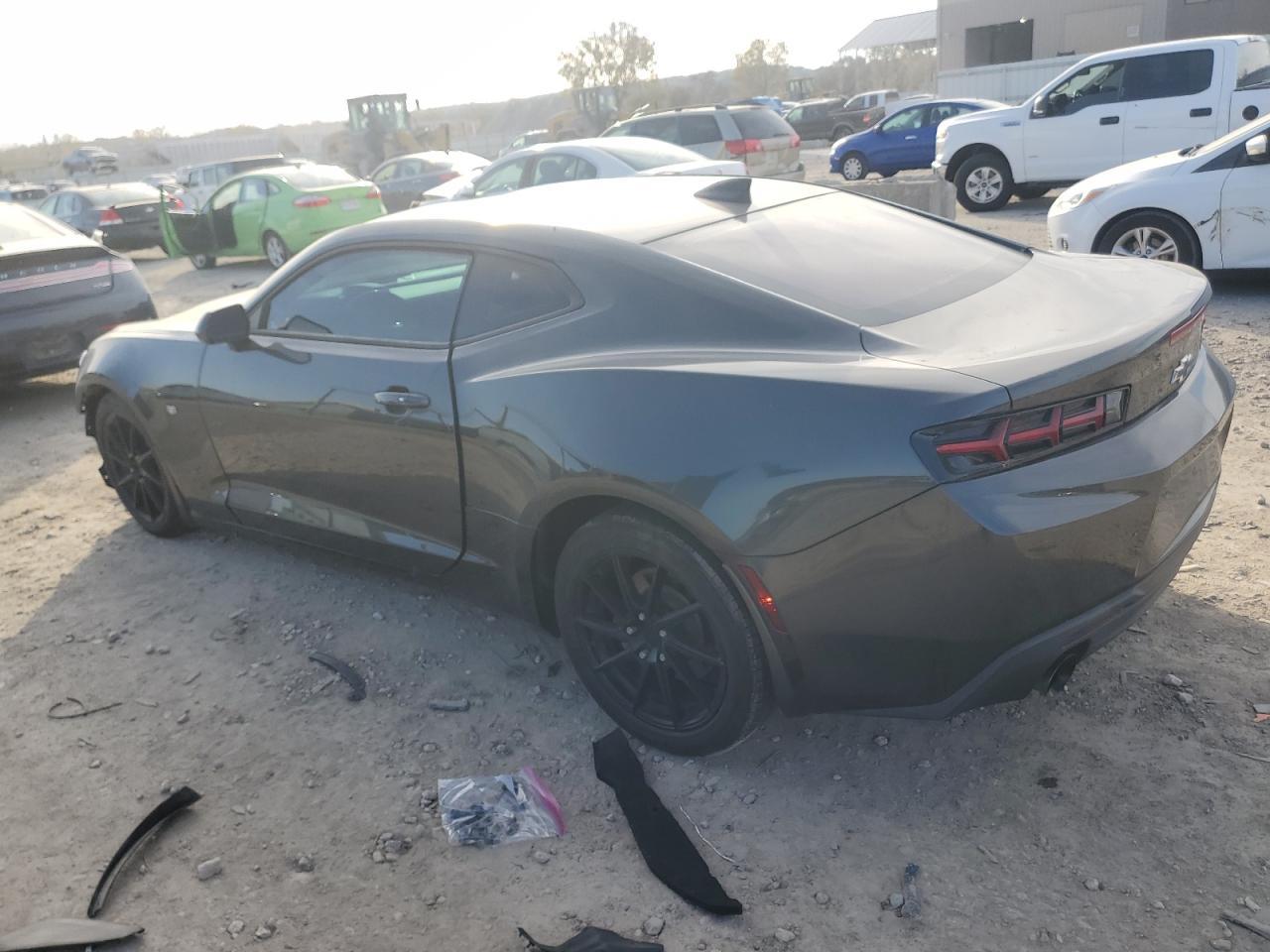 2018 Chevrolet Camaro Lt - Image 2