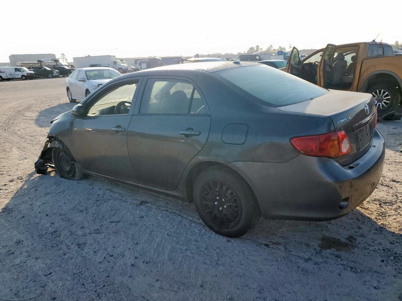2010 Toyota Corolla Base - Фото 2