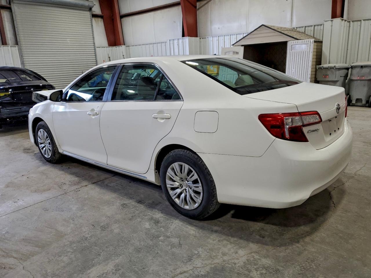 2014 Toyota Camry L - Image 2