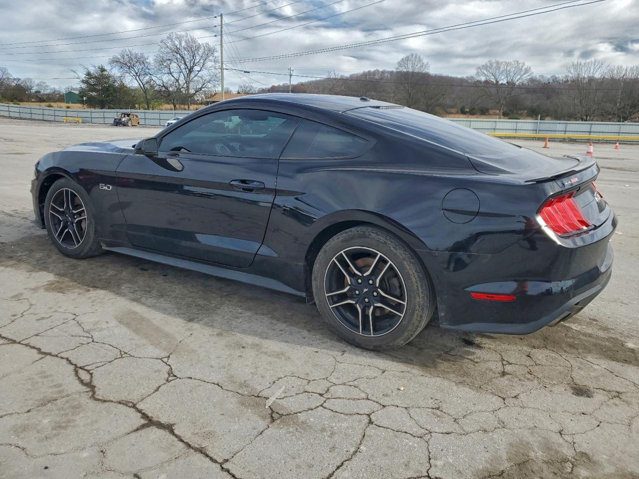 2020 Ford Mustang Gt - Фото 2