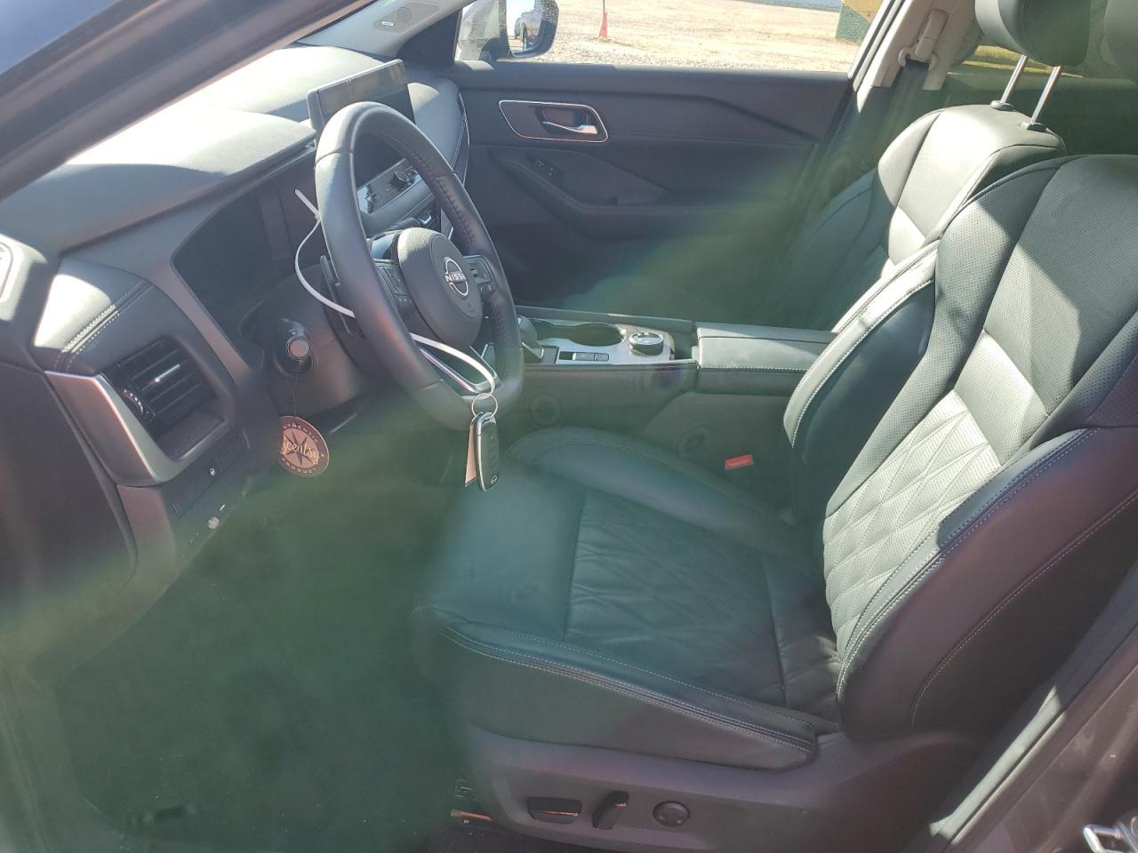 2024 Nissan Rogue Platinum - Image 7