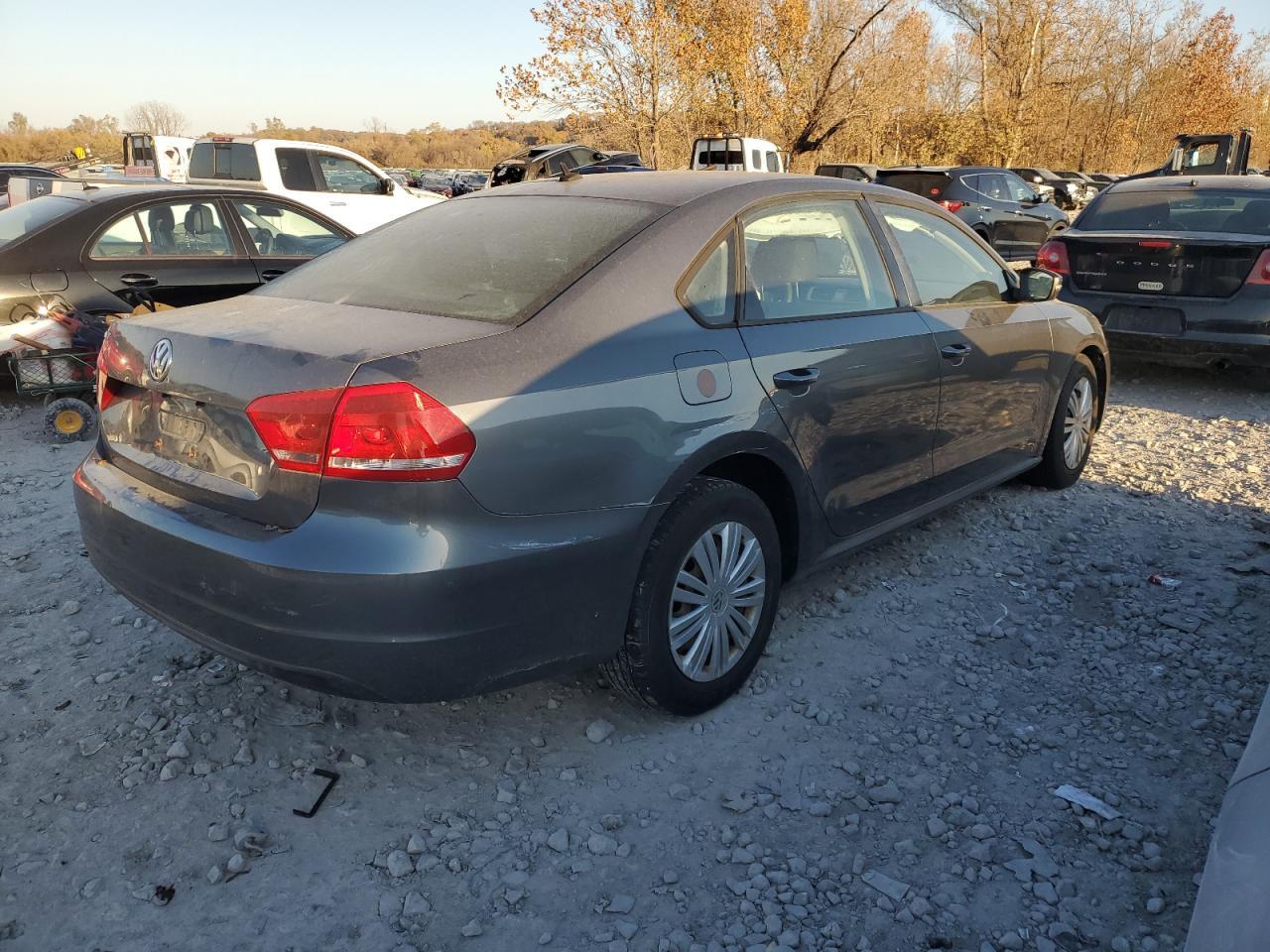 2014 Volkswagen Passat S - Фото 3