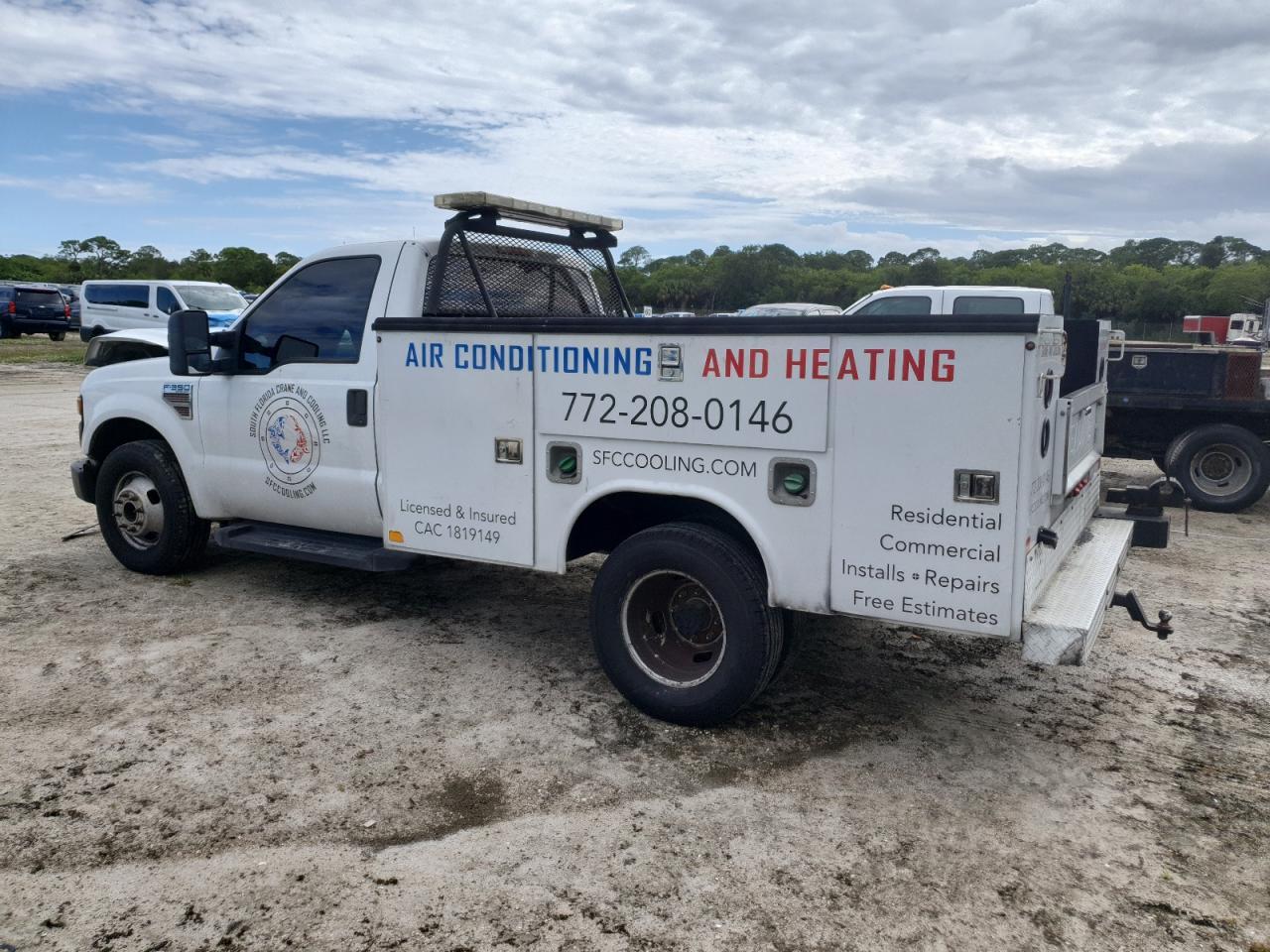 2010 Ford F350 Super Duty Utility / Service Truck - Image 2