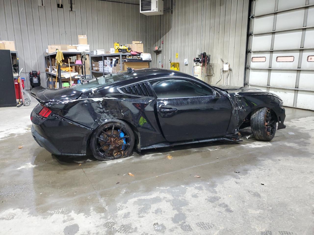 2024 Ford Mustang Gt - Фото 3