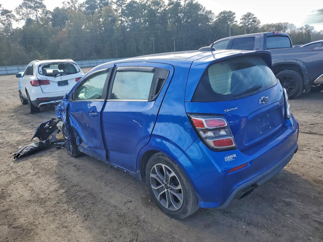 2019 Chevrolet Sonic Lt - Фото 2