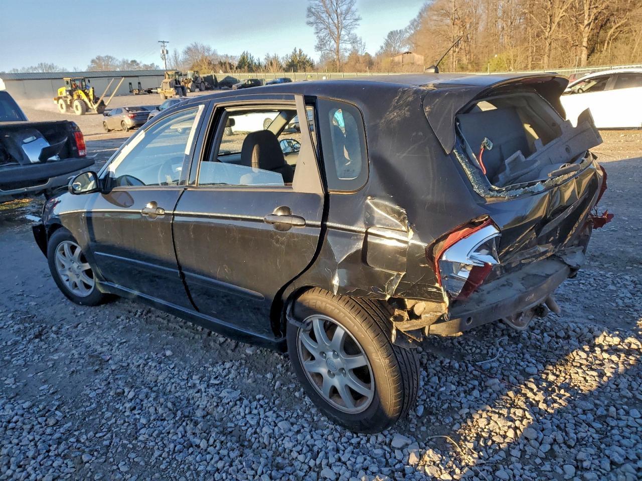 2006 Kia Spectra5 - Image 2