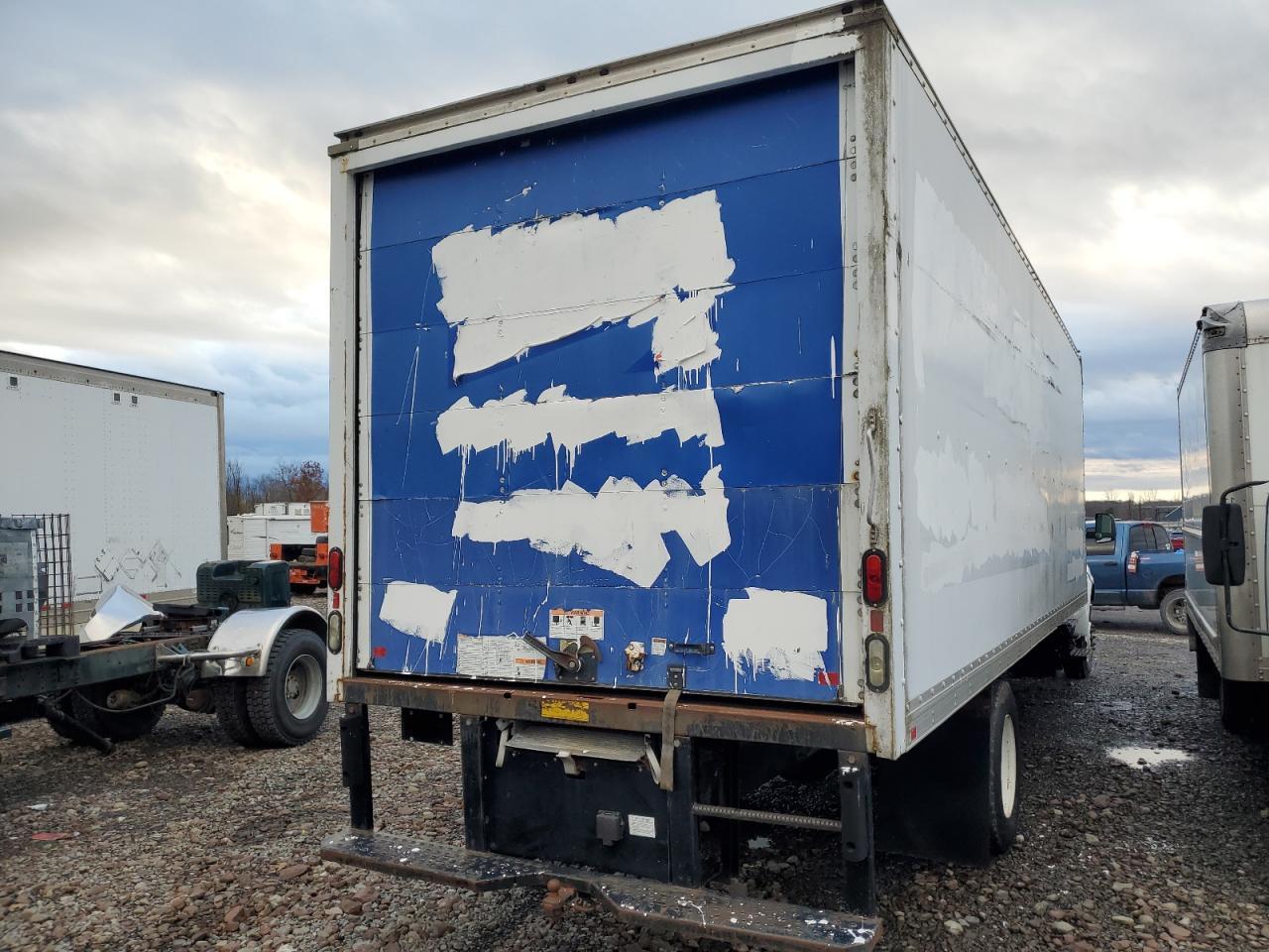 2012 Ford F750 Box Truck - Фото 3