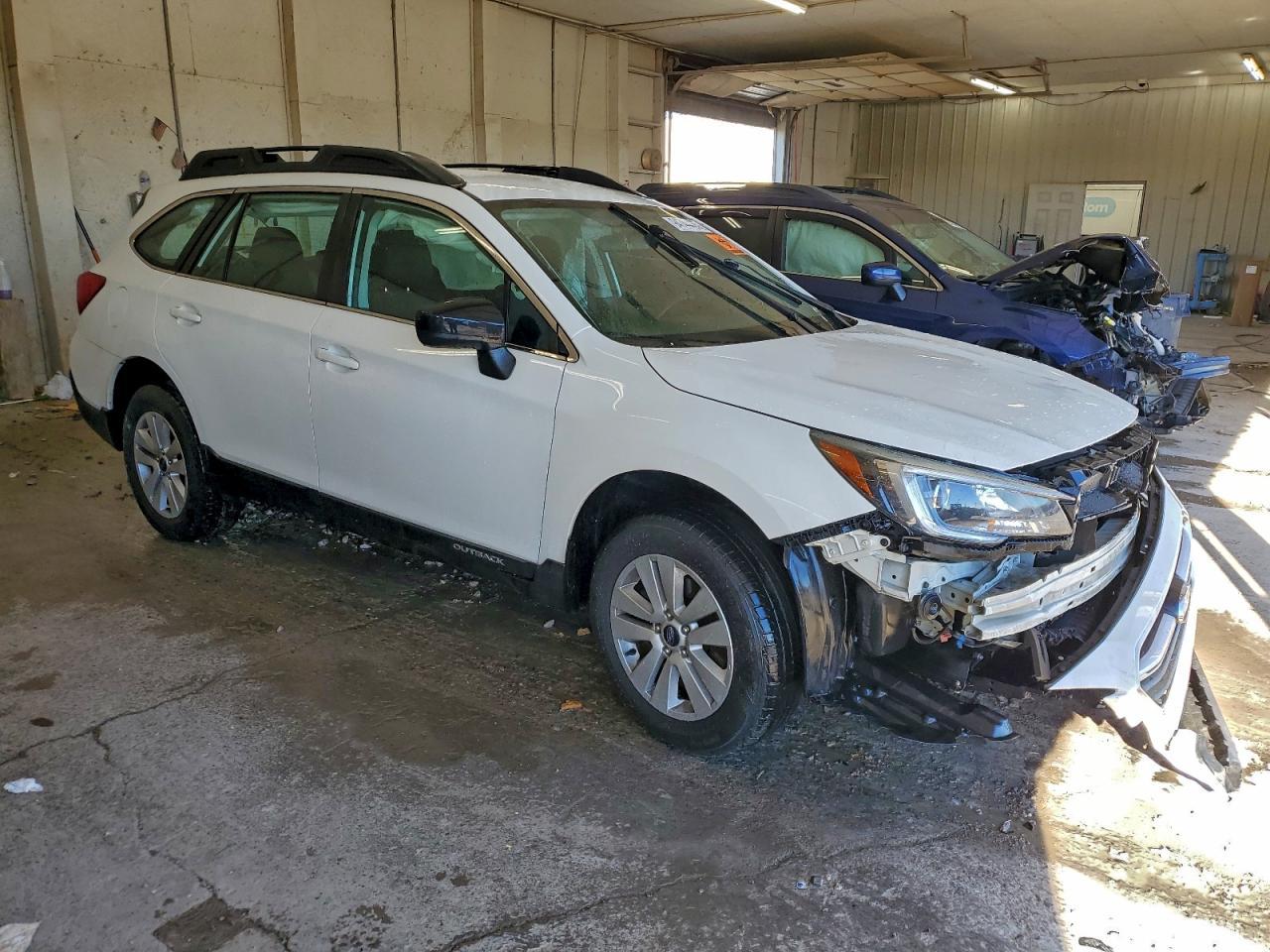 2018 Subaru Outback 2.5I - Image 4