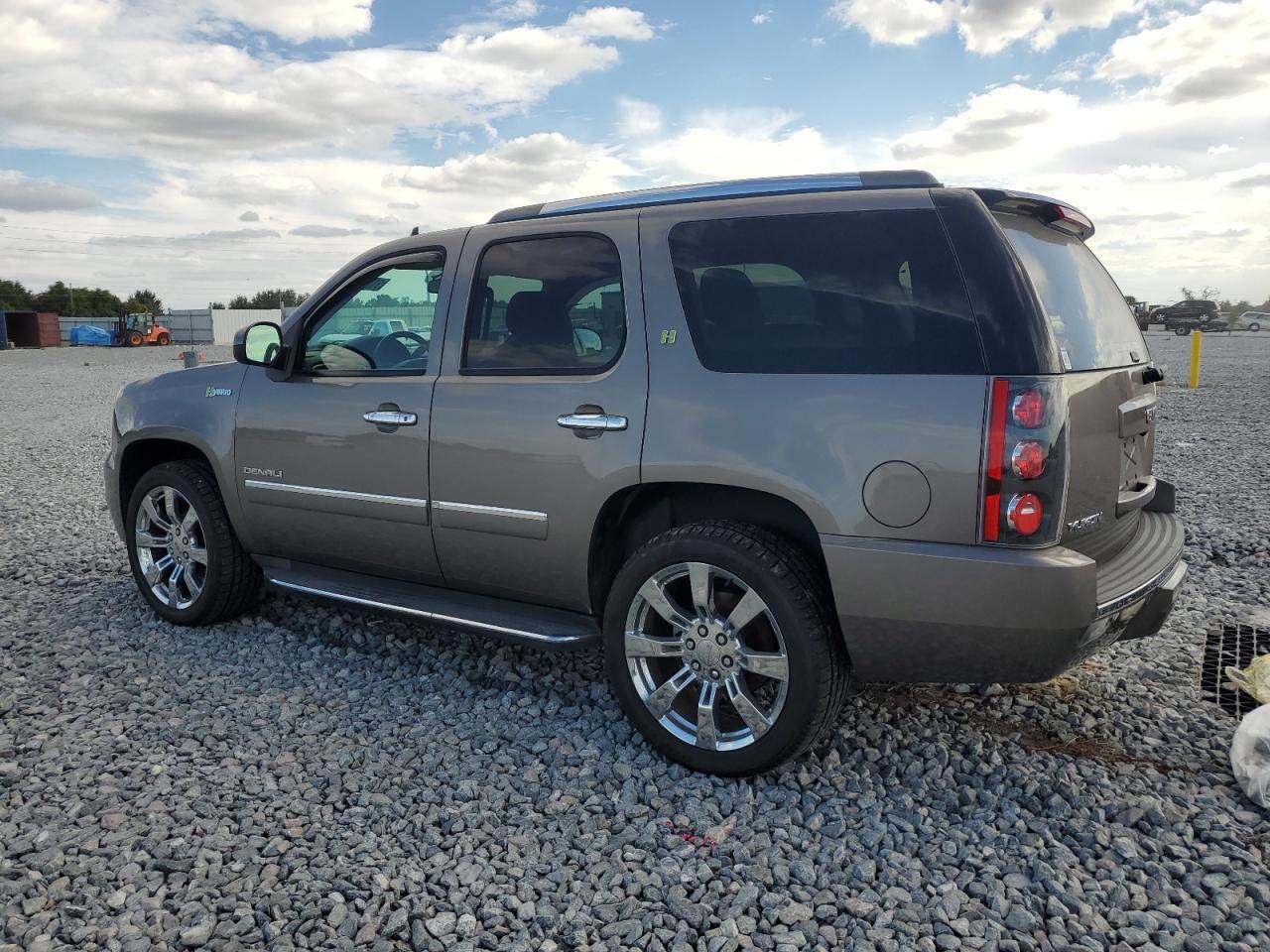 2012 GMC Yukon Denali Hybrid - Image 2