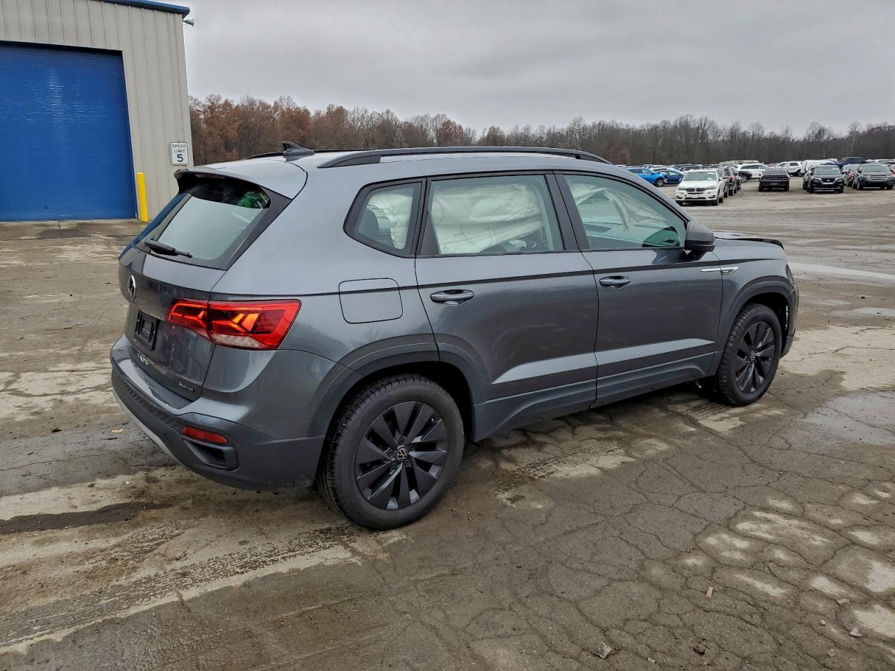 2022 Volkswagen Taos S - Фото 3