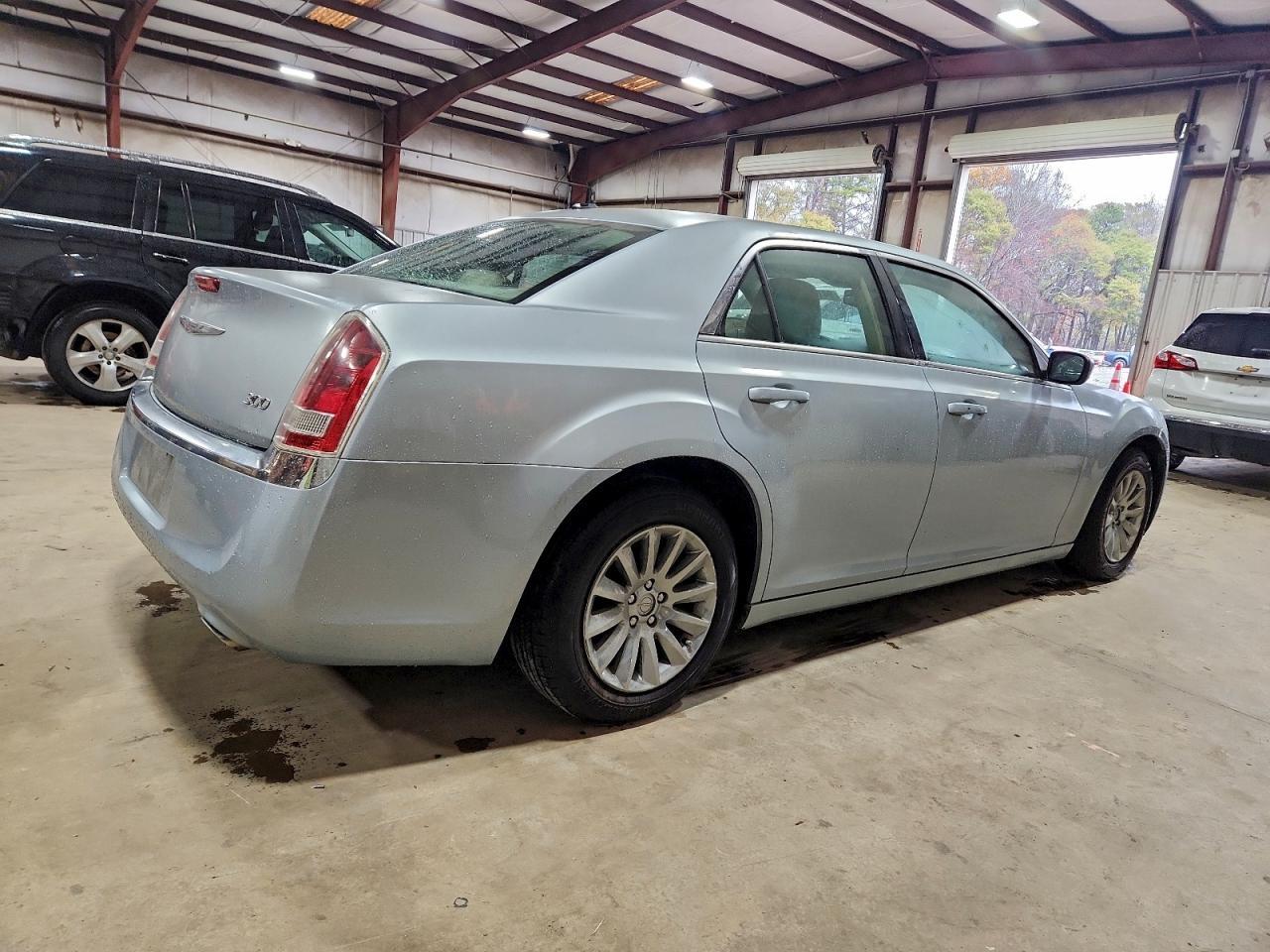 2013 Chrysler 300 - Image 3