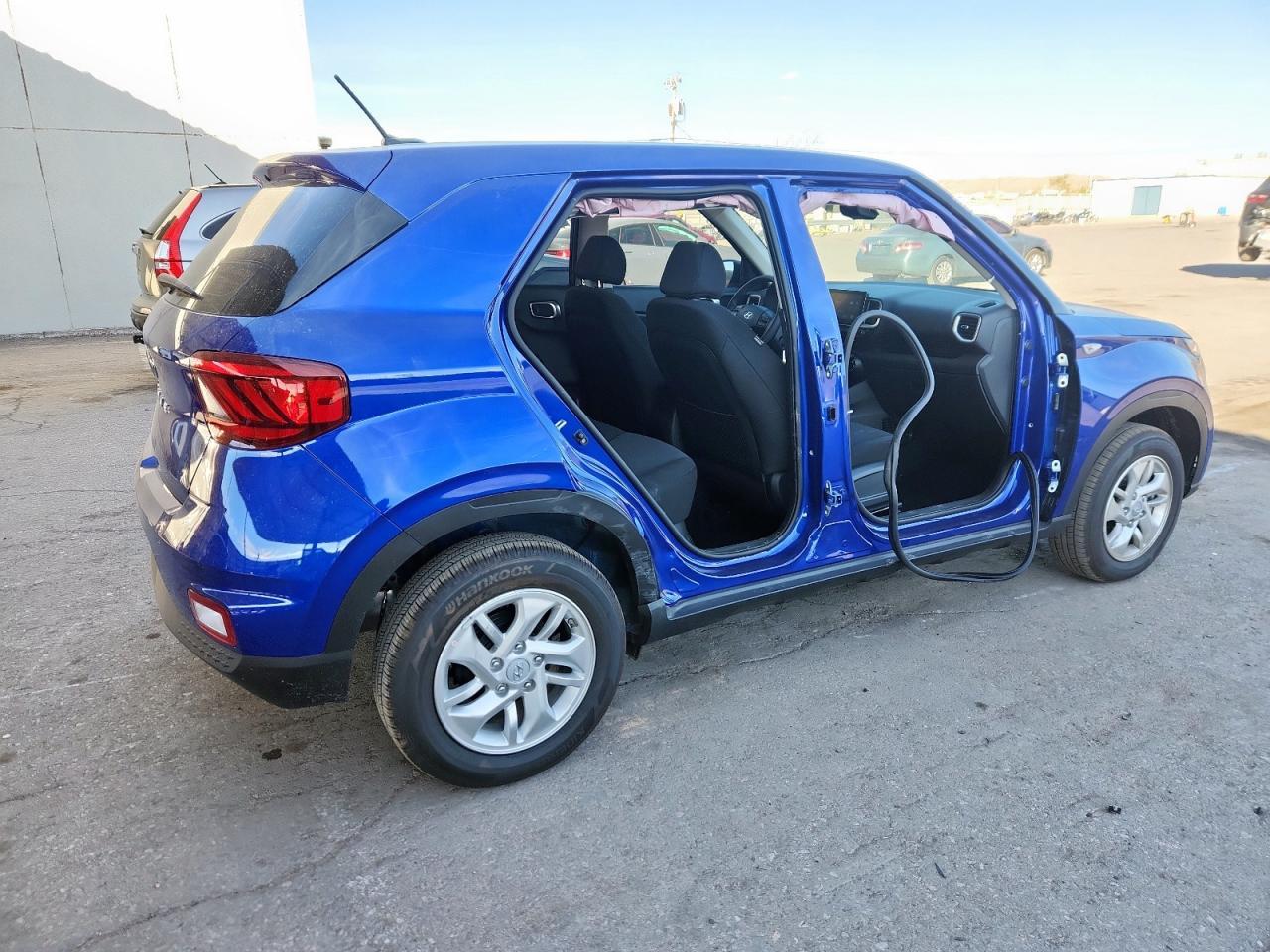 2025 Hyundai Venue Se - Image 3