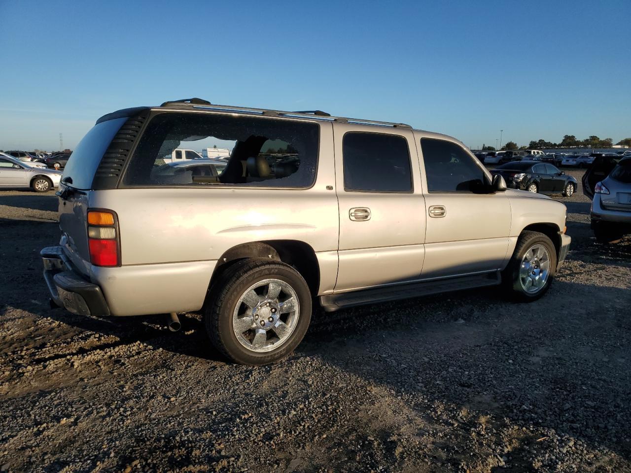 2006 Chevrolet Suburban C1500 - Image 3