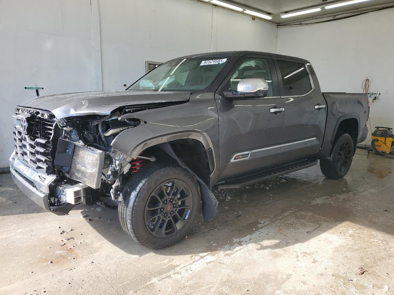 2025 Toyota Tundra Crewmax Platinum