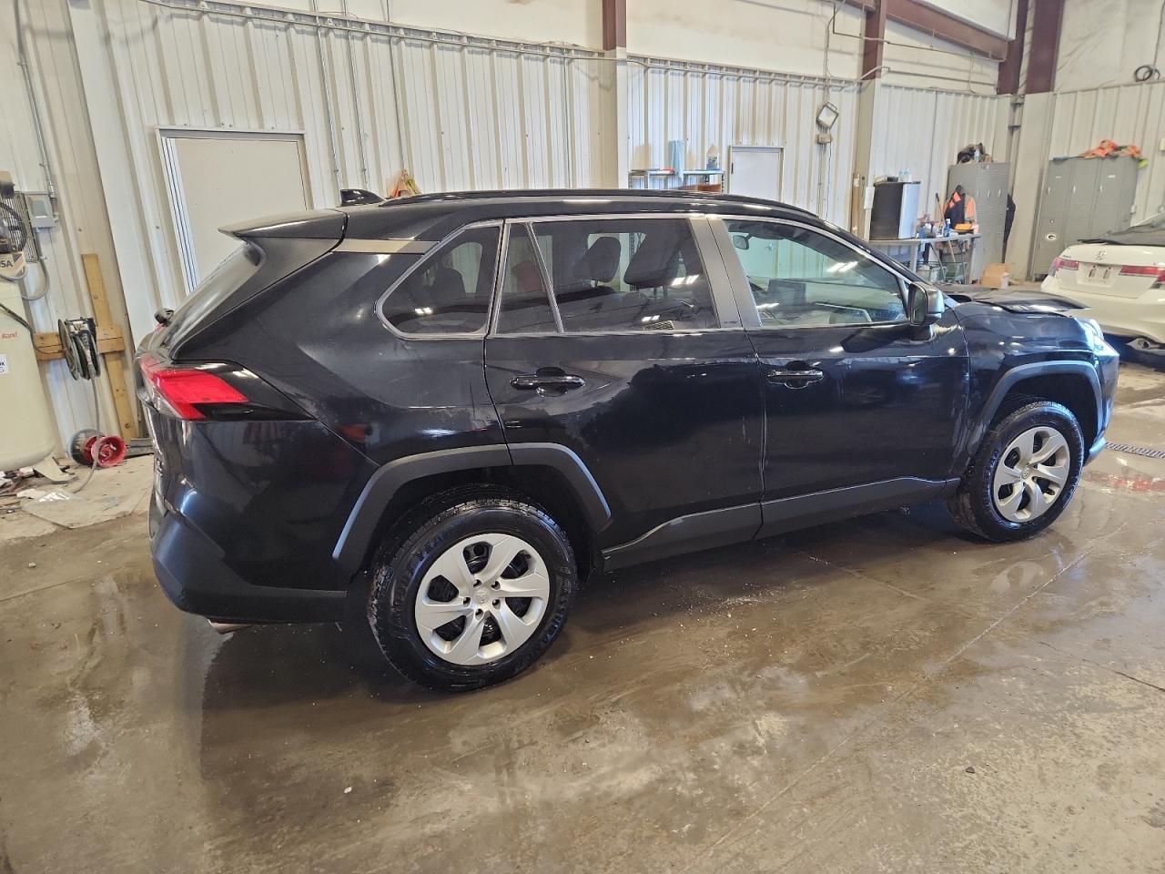 2021 Toyota Rav4 Le - Фото 3
