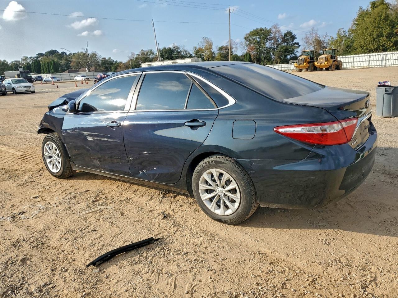 2015 Toyota Camry Le - Image 2