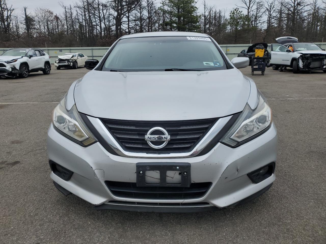 2016 Nissan Altima 2.5 - Image 5