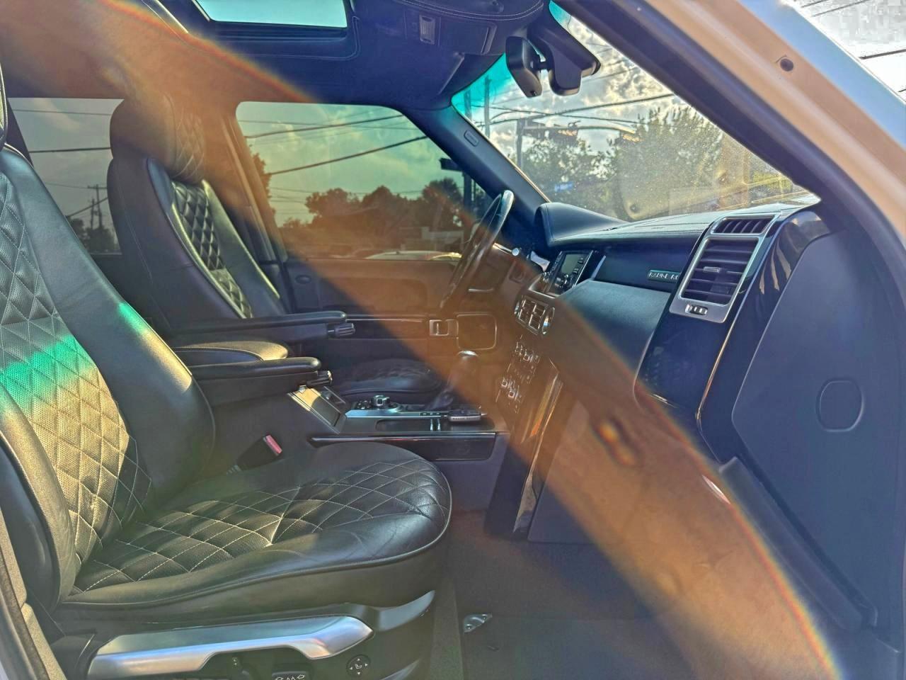 2011 Land Rover Range Rover Hse Luxury - Image 5