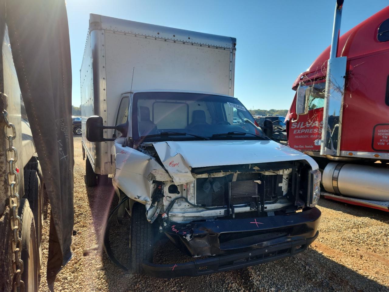 2019 Ford E-350 Box Truck - Фото 4
