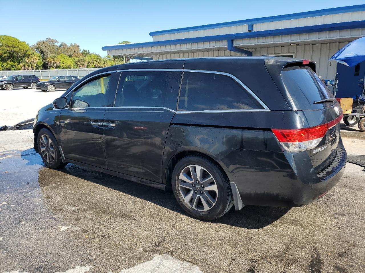 2016 Honda Odyssey Touring - Фото 2