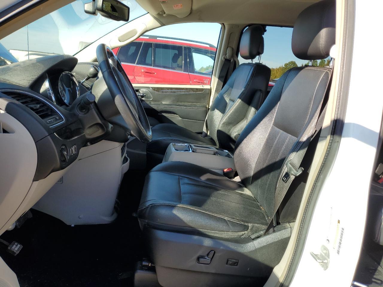 2014 Chrysler Town & Country Touring L - Фото 7