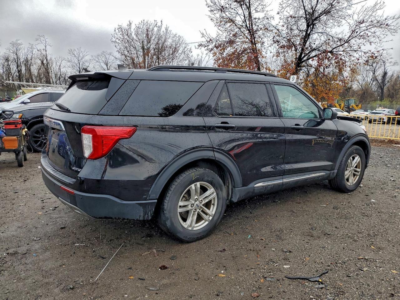 2023 Ford Explorer Xlt - Фото 3