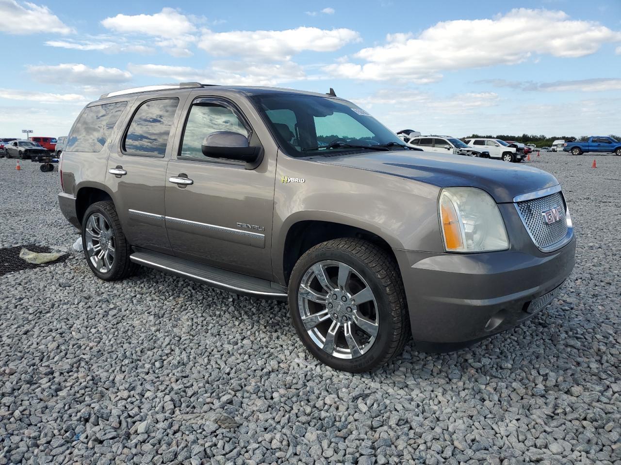 2012 GMC Yukon Denali Hybrid - Image 4