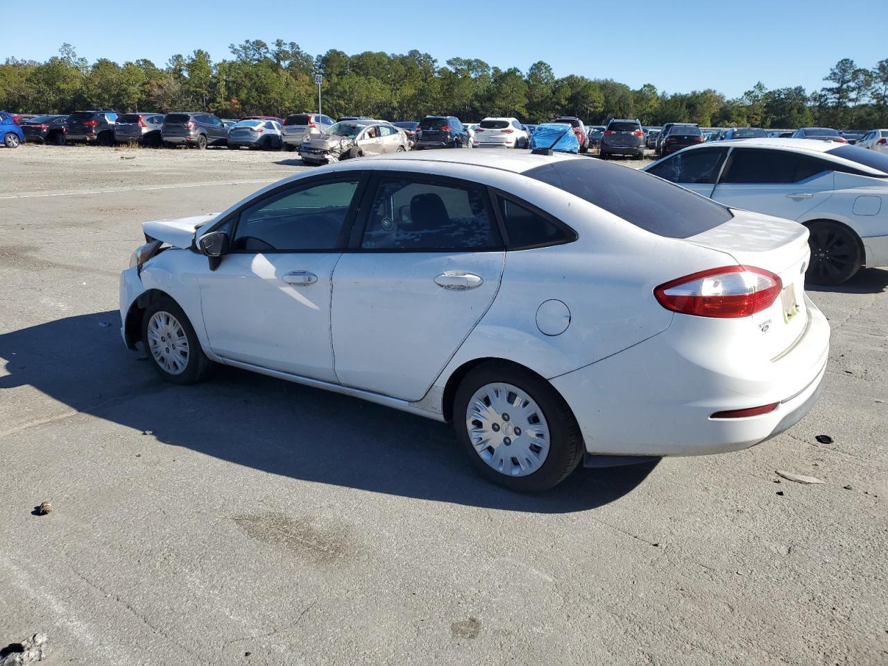 2015 Ford Fiesta S - Фото 2